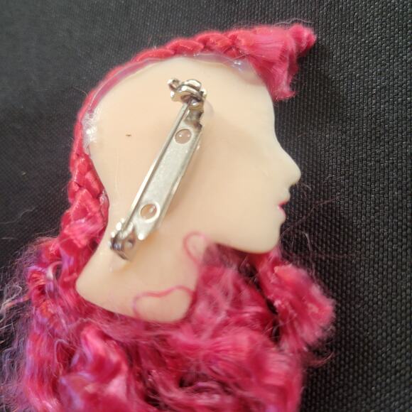 Glamour Lady Head Brooch Face  Lot of 2 Red White and Silver With Gift Boxes - Picture 14 of 15